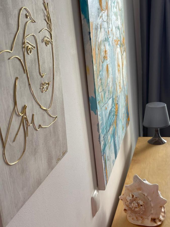 Apartment Happiness By Nicole Jutka, Visual Artist Olimp Exterior foto