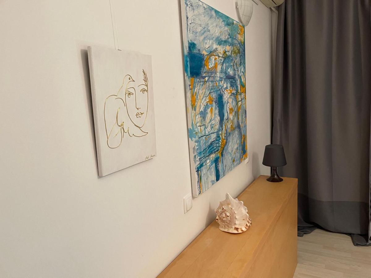 Apartment Happiness By Nicole Jutka, Visual Artist Olimp Exterior foto