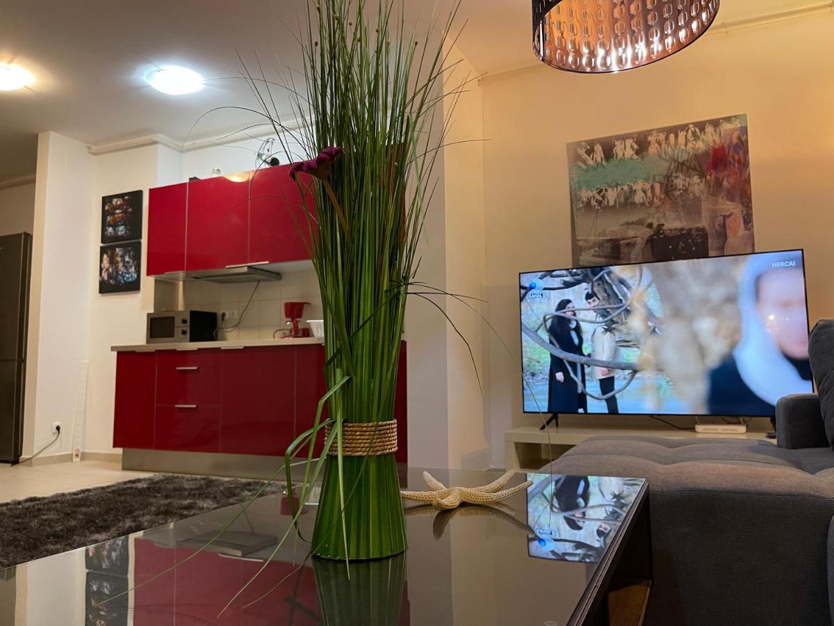 Apartment Happiness By Nicole Jutka, Visual Artist Olimp Exterior foto