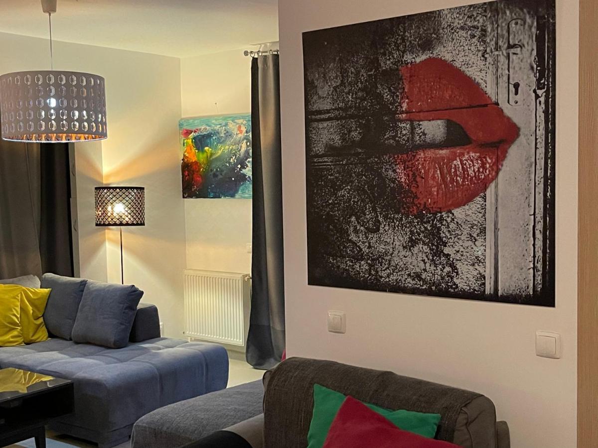Apartment Happiness By Nicole Jutka, Visual Artist Olimp Exterior foto